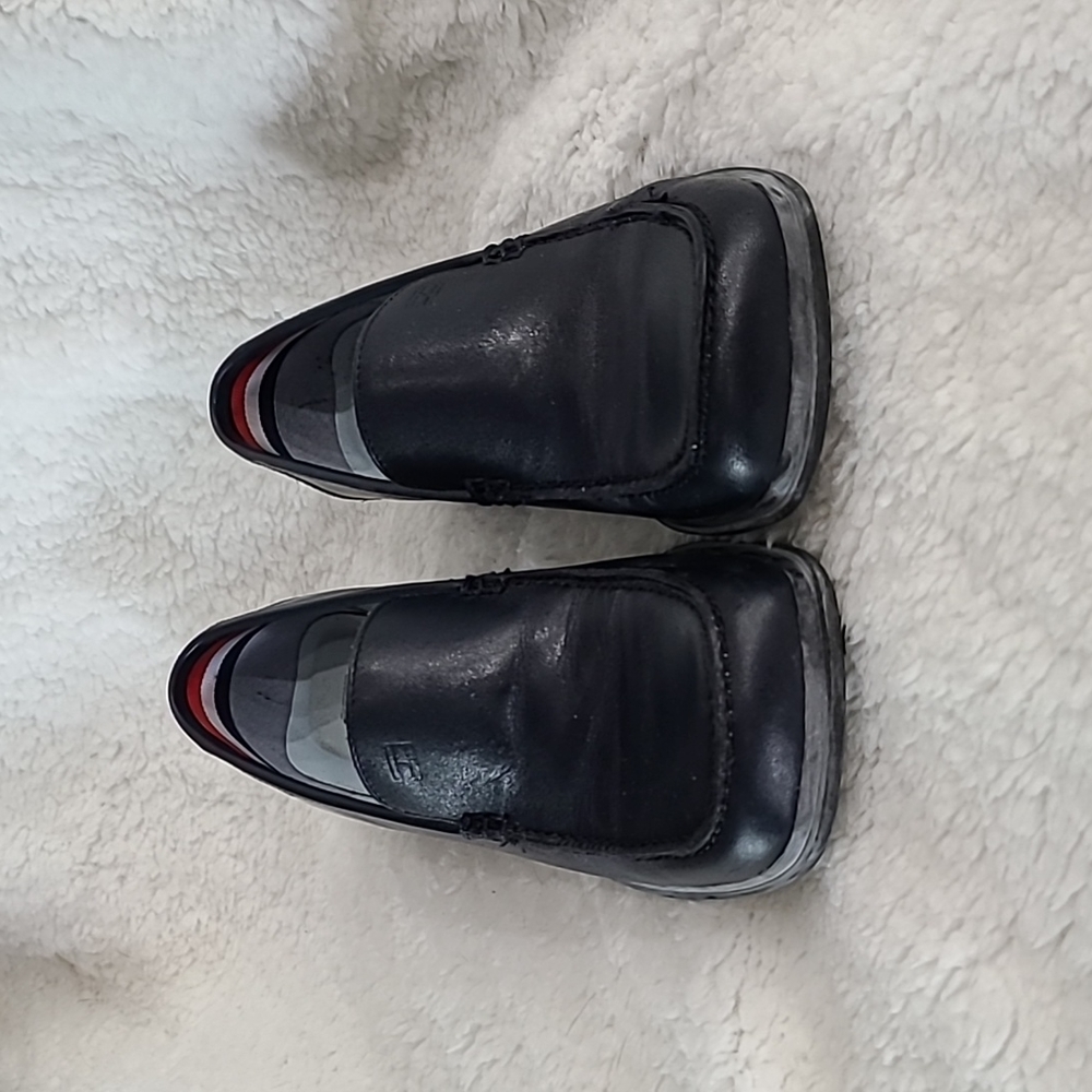 Tommy Hilfiger Muffy Loafer Navy size 5M Womens